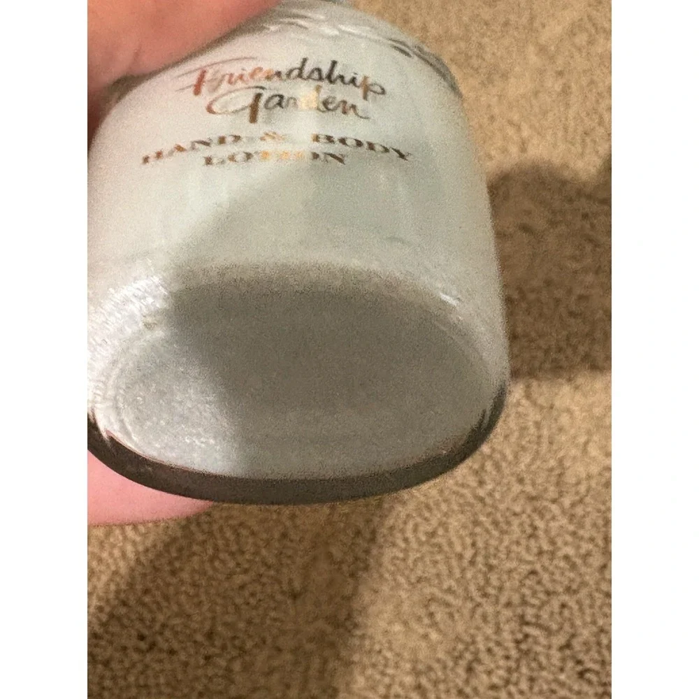 SHULTON FRIENDSHIP GARDEN HAND & BODY LOTION 2‎ OZ BOTTLE Full Vintage